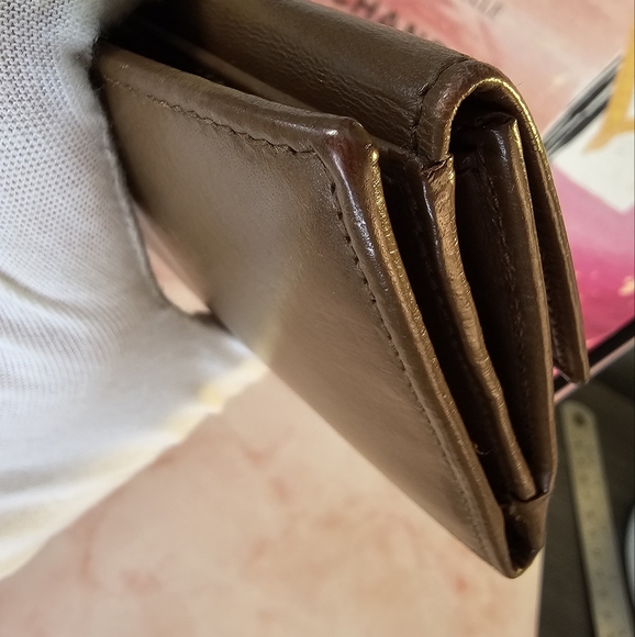 GUCCI EUC Long Wallet Leather Vintage Logo Embossed in Light Brown - Picture 10 of 15